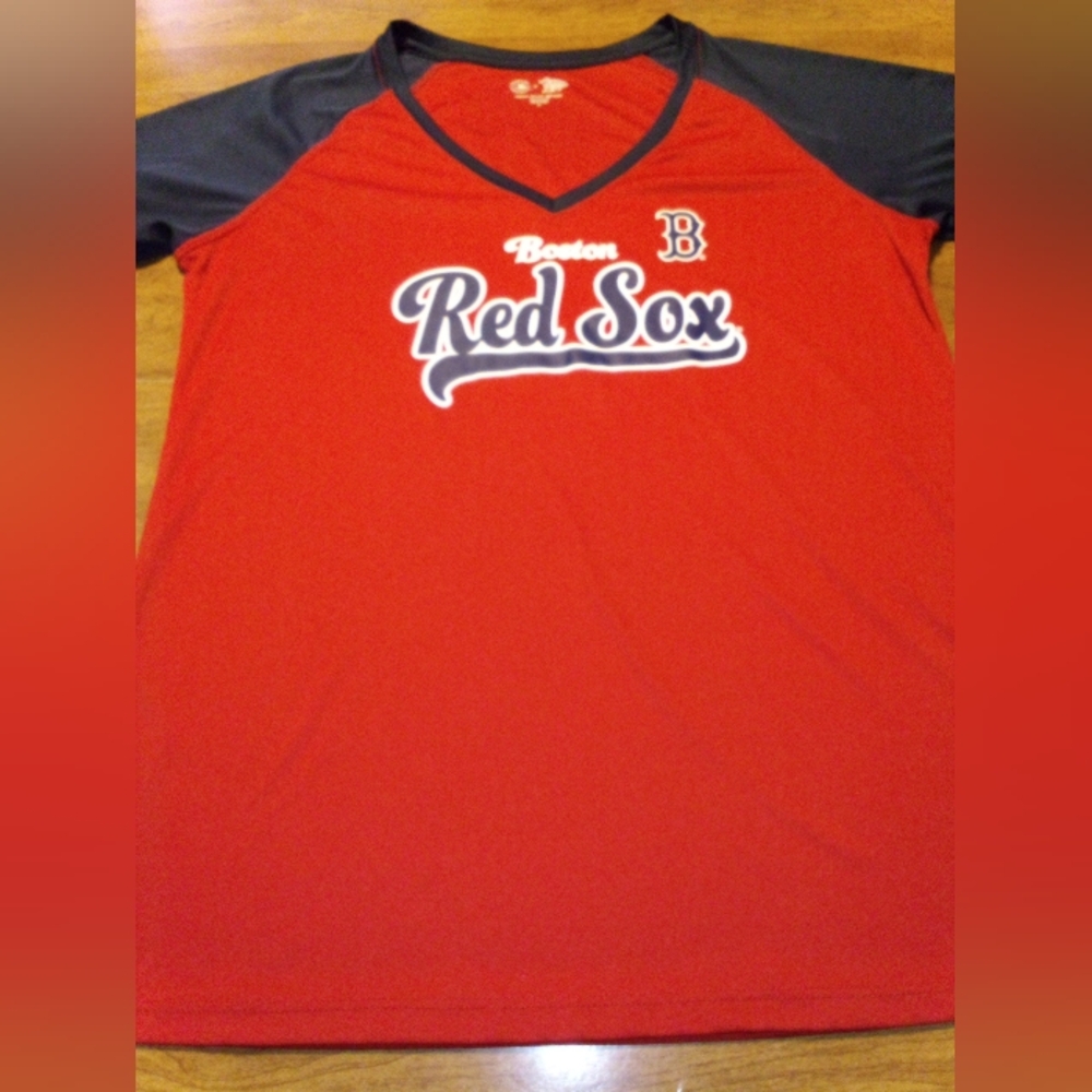 Boston Red Sox Campus Lifestyle Genuine Merchandise Women's V-Neck XL T-Shirt